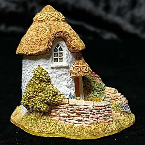 Lilliput Lane | Thimble Cottage | Collectors' Club - Picture 6 of 13